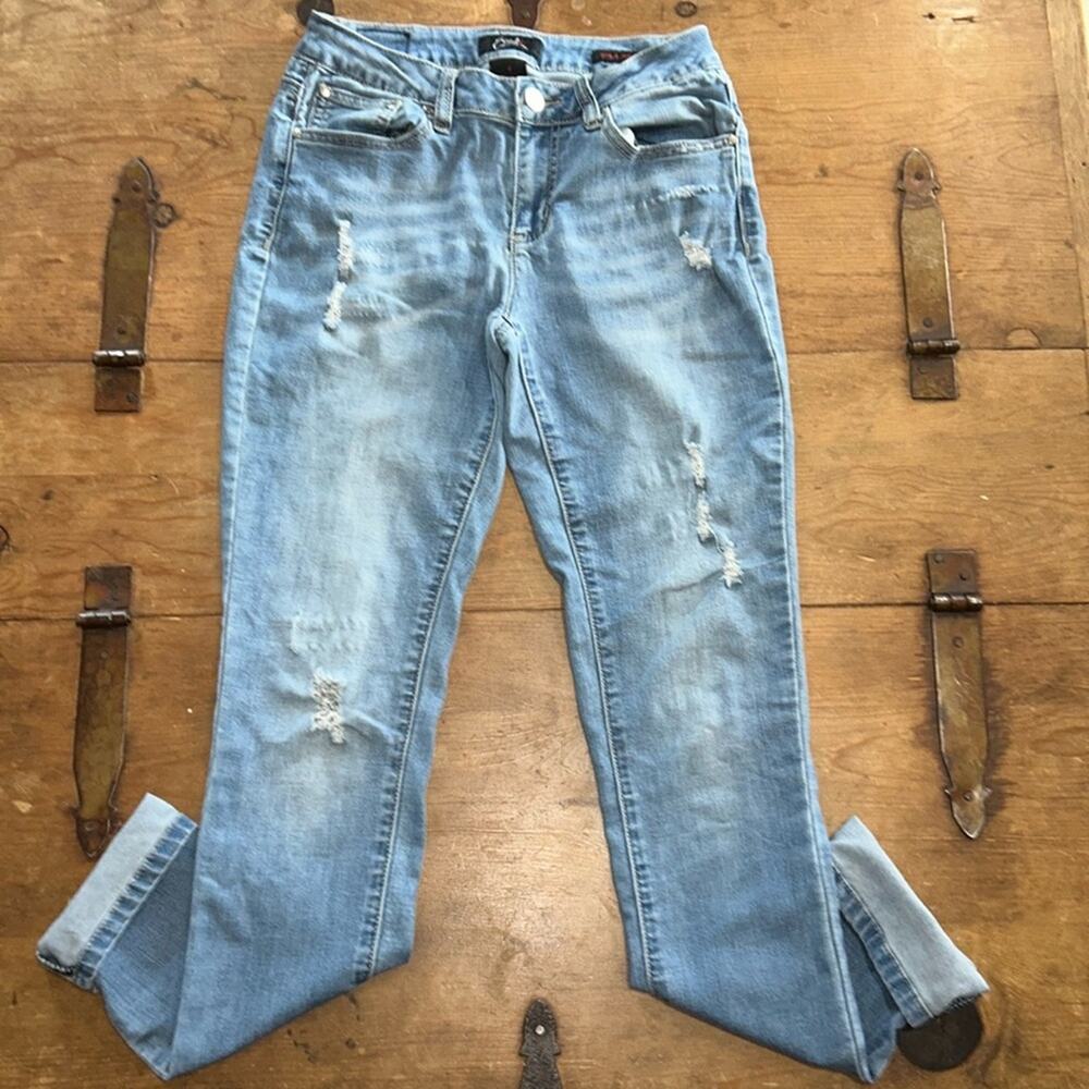 Woman’s Earl Ankle Cuff Jeans Size 4 Lightwash and Distressed
